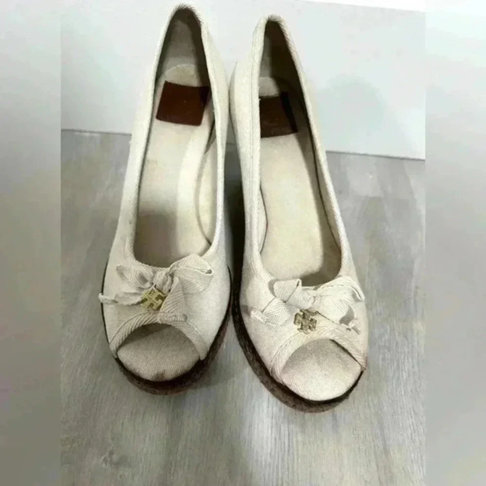 Tory‎ Burch Women's White cream Canvas Jackie Wedge Pumps Size 7.5M